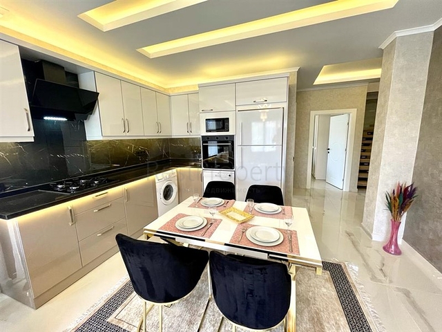 Садовий дуплекс в районі Оба