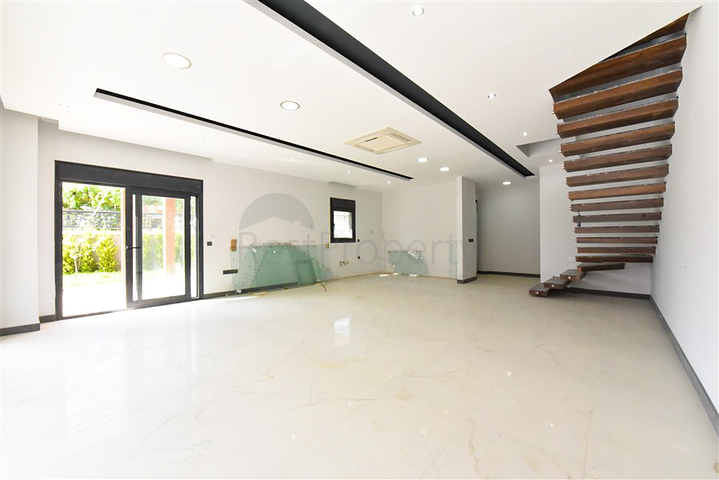 Вілла з басейном в районі Авсаллар Вілла з басейном в районі Авсаллар