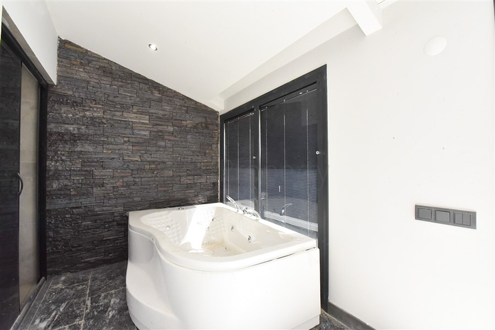 Вілла з басейном в районі Авсаллар Вілла з басейном в районі Авсаллар