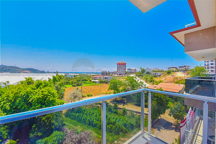 Великий пентхаус 4 + 1 з шикарними видами в районі Демірташ