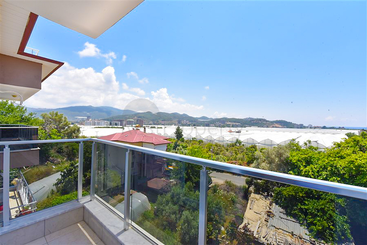 Великий пентхаус 4 + 1 з шикарними видами в районі Демірташ