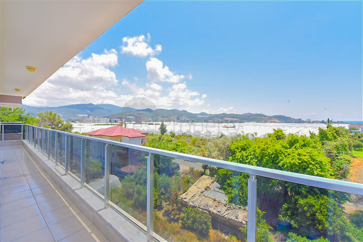 Великий пентхаус 4 + 1 з шикарними видами в районі Демірташ