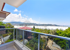 Великий пентхаус 4 + 1 з шикарними видами в районі Демірташ