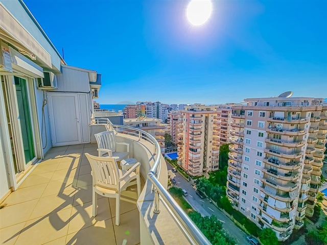 Мебльований пентхаус 4+1 в одному з житлових комплексів Махмутлара