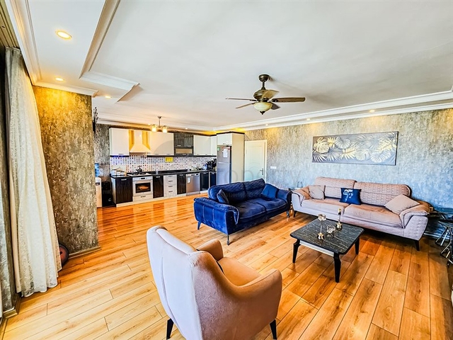 Мебльований пентхаус 4+1 в одному з житлових комплексів Махмутлара