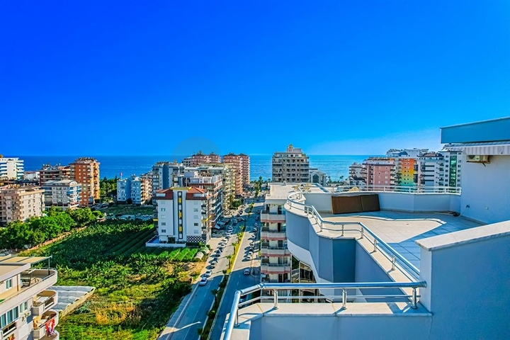 Мебльований пентхаус 4+1 в одному з житлових комплексів Махмутлара