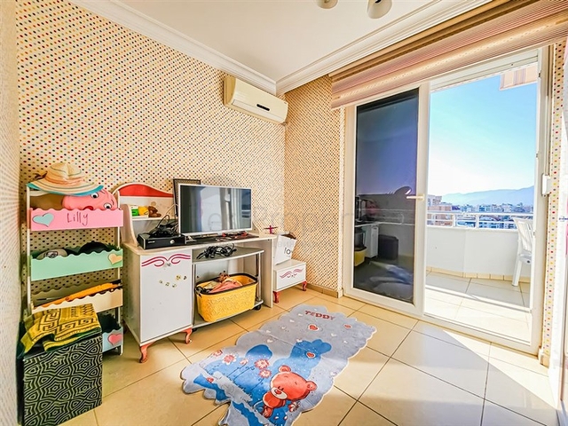 Мебльований пентхаус 4+1 в одному з житлових комплексів Махмутлара