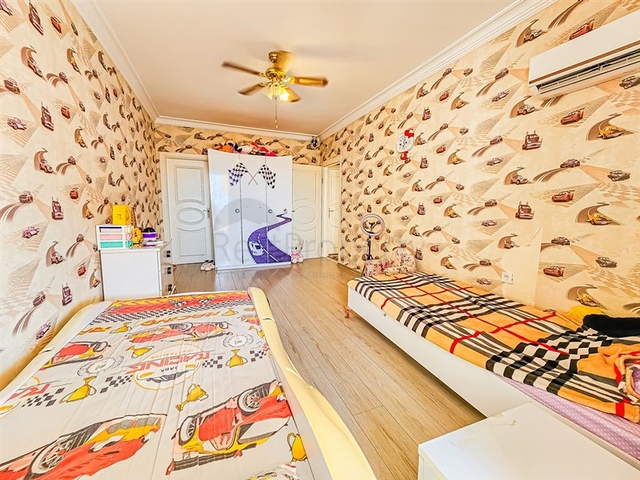 Мебльований пентхаус 4+1 в одному з житлових комплексів Махмутлара