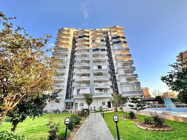 Мебльований пентхаус 4+1 в одному з житлових комплексів Махмутлара