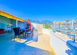 Мебльований пентхаус 4+1 в одному з житлових комплексів Махмутлара