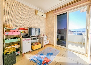 Мебльований пентхаус 4+1 в одному з житлових комплексів Махмутлара