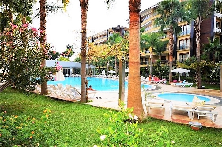 Квартира в комплексі на першій береговій лінії власним пляжем