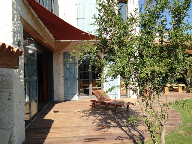 Вілла з великою ділянкою із зеленим садом в Алачати