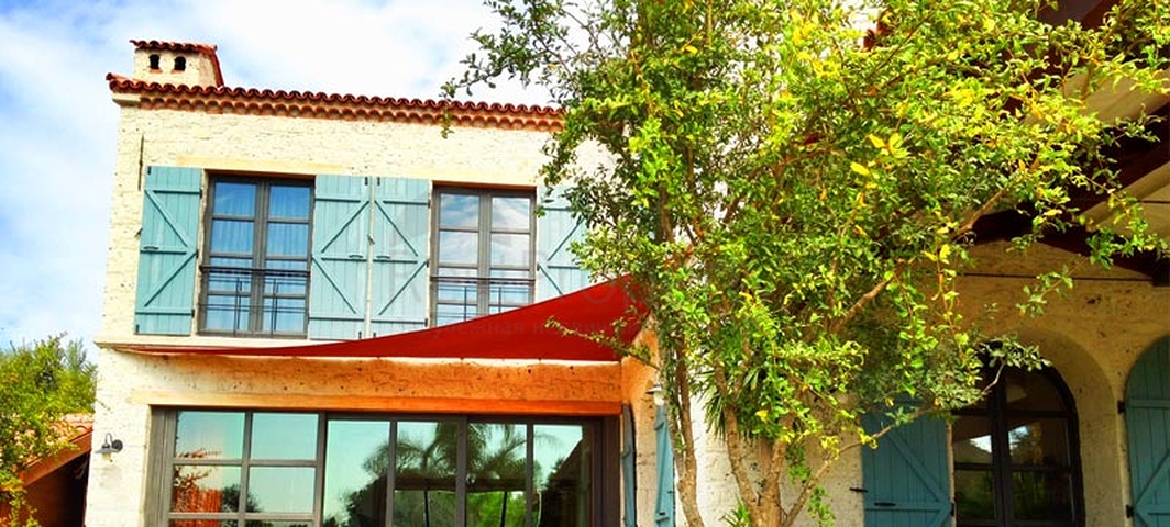 Вілла з великою ділянкою із зеленим садом в Алачати Вілла з великою ділянкою із зеленим садом в Алачати