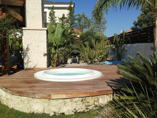 Вілла з великою ділянкою із зеленим садом в Алачати