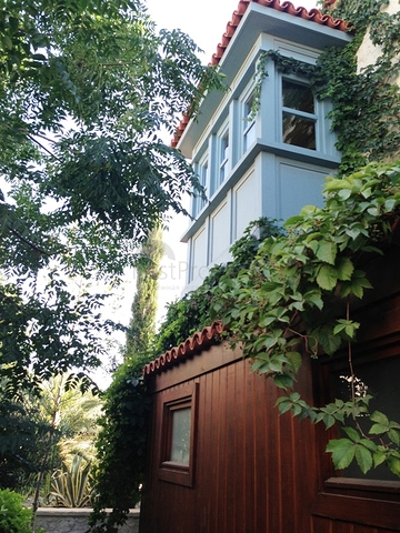 Вілла з великою ділянкою із зеленим садом в Алачати