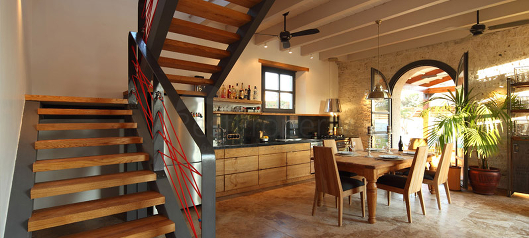 Вілла з великою ділянкою із зеленим садом в Алачати Вілла з великою ділянкою із зеленим садом в Алачати