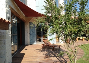 Вілла з великою ділянкою із зеленим садом в Алачати