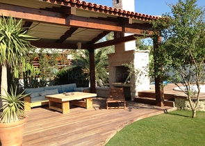 Вілла з великою ділянкою із зеленим садом в Алачати