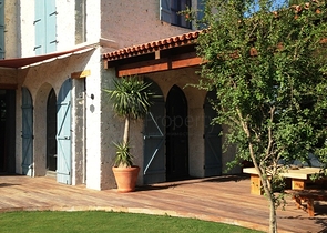 Вілла з великою ділянкою із зеленим садом в Алачати