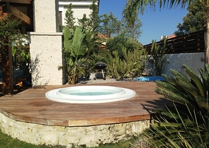 Вілла з великою ділянкою із зеленим садом в Алачати