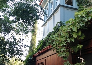 Вілла з великою ділянкою із зеленим садом в Алачати