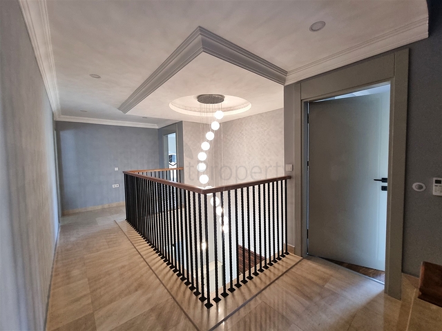 Вілла планування 4 + 1 в мікрорайоні Кадріє - Анталія 