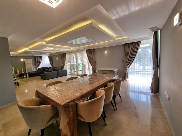 Вілла планування 4 + 1 в мікрорайоні Кадріє - Анталія 