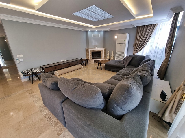 Вілла планування 4 + 1 в мікрорайоні Кадріє - Анталія 