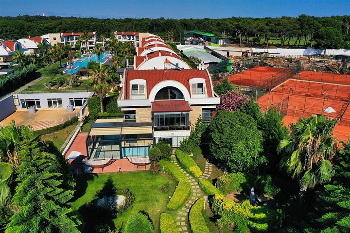 Вілла планування 4 + 1 в мікрорайоні Кадріє - Анталія 