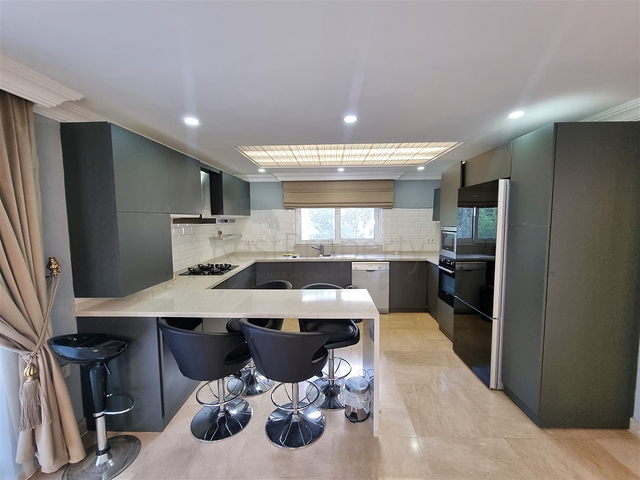 Вілла планування 4 + 1 в мікрорайоні Кадріє - Анталія 