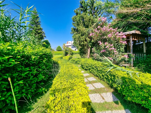 Вілла планування 4 + 1 в мікрорайоні Кадріє - Анталія 