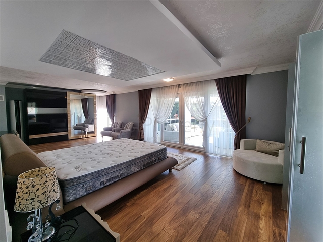 Вілла планування 4 + 1 в мікрорайоні Кадріє - Анталія 