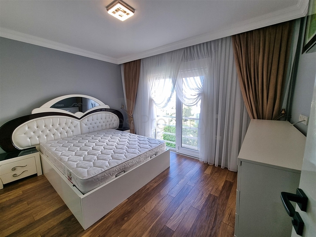 Вілла планування 4 + 1 в мікрорайоні Кадріє - Анталія 