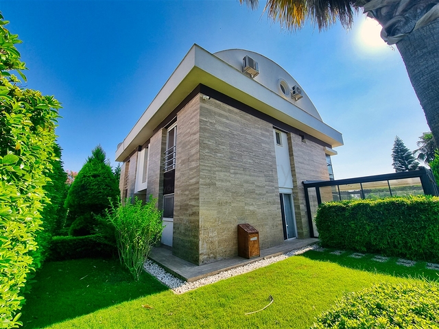 Вілла планування 4 + 1 в мікрорайоні Кадріє - Анталія 