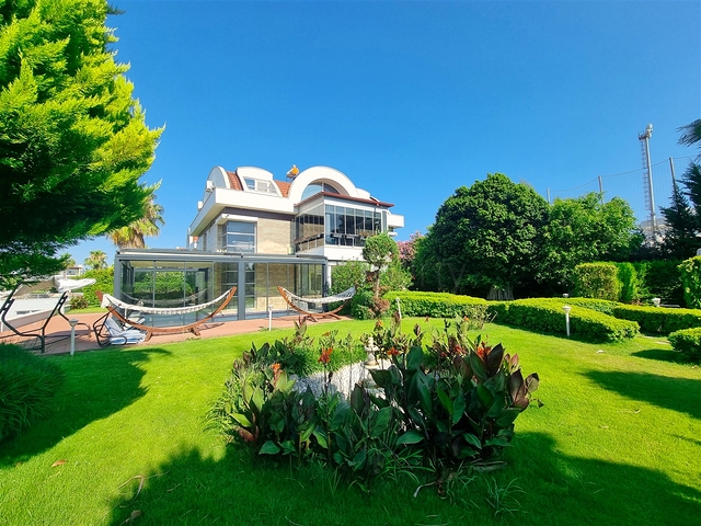 Вілла планування 4 + 1 в мікрорайоні Кадріє - Анталія 