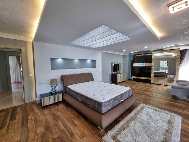 Вілла планування 4 + 1 в мікрорайоні Кадріє - Анталія 