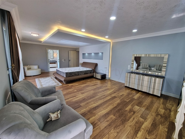 Вілла планування 4 + 1 в мікрорайоні Кадріє - Анталія 