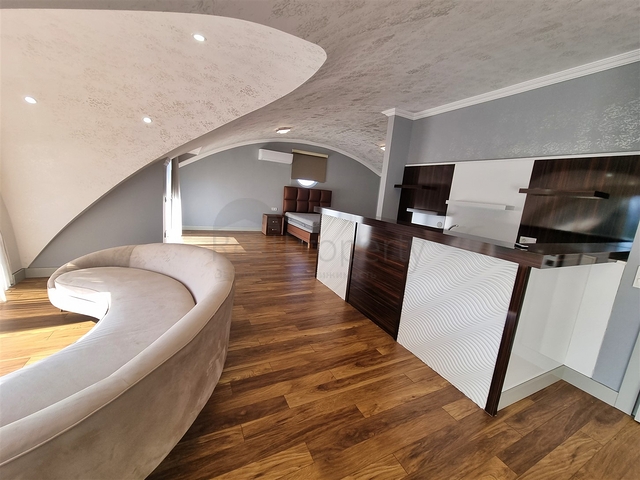 Вілла планування 4 + 1 в мікрорайоні Кадріє - Анталія 