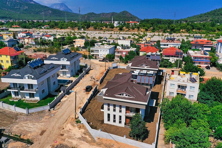 Квартири планування 2 + 1 і 5 + 1 в районі Кемер - Анталія 