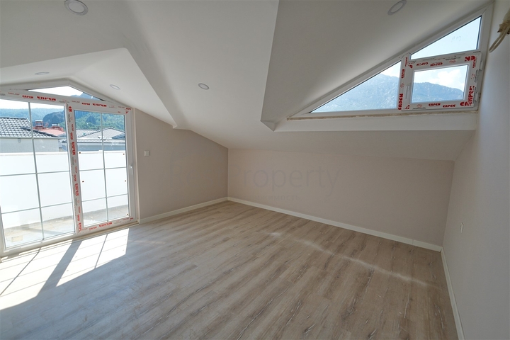 Квартири планування 2 + 1 і 5 + 1 в районі Кемер - Анталія 