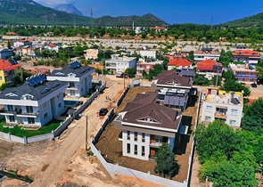 Квартири планування 2 + 1 і 5 + 1 в районі Кемер - Анталія 