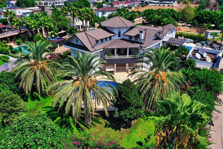 Вілла планування 7 + 1 в районі Кемер - Анталія 