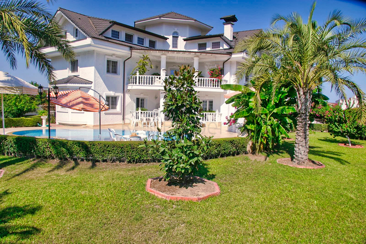 Вілла планування 7 + 1 в районі Кемер - Анталія 