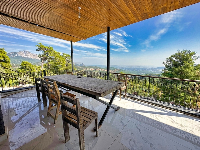 На продаж виставлений готель, що включає 20 номерів і 10 бунгало в мальовничому районі Коньяалти-Анталія  