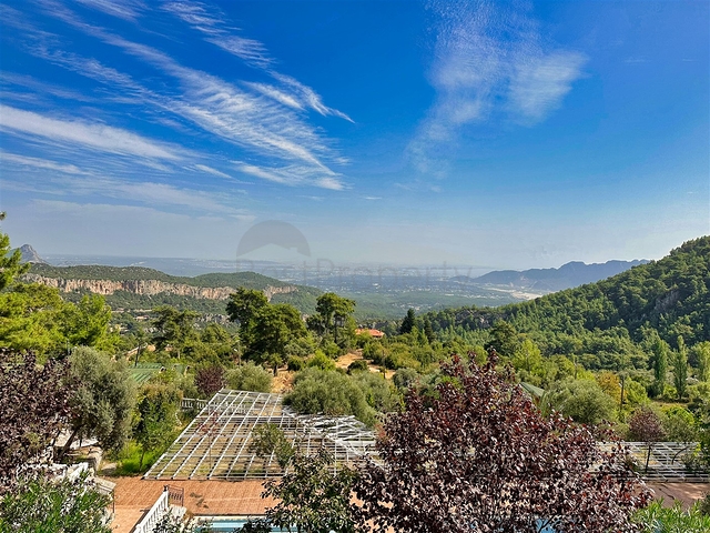 На продаж виставлений готель, що включає 20 номерів і 10 бунгало в мальовничому районі Коньяалти-Анталія  