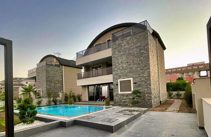 Вілла планування 4 + 1 в мікрорайоні Кадріє - Анталія 