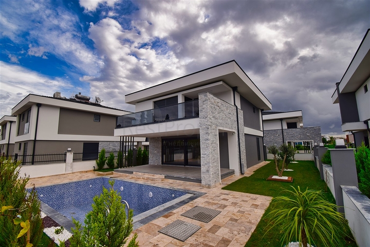 Вілла планування 4 + 1 в районі Кемер - Анталія 