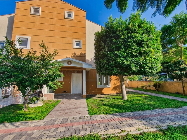 Вілла планування 5 + 1 в мікрорайоні Сарису - Анталія 