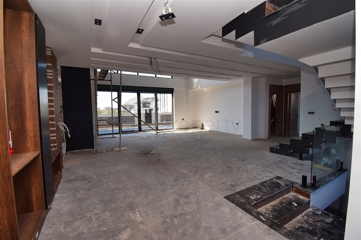 Вілла планування 7 + 1 в районі Дошемеалти - Анталія 